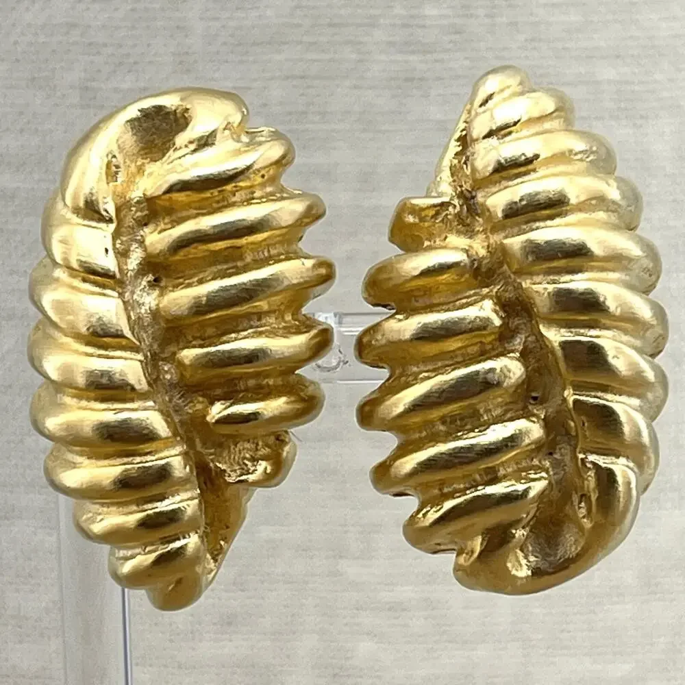 Women 's Gold Tone Sea Shell Shape Clip-on Earrings Gift For Her Jewelry